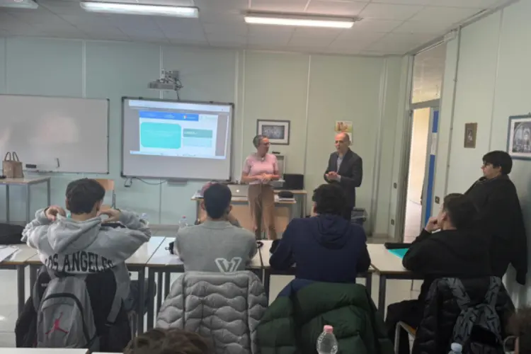 Le attività di orientamento al Paglietti di Porto Torres (foto Pala)