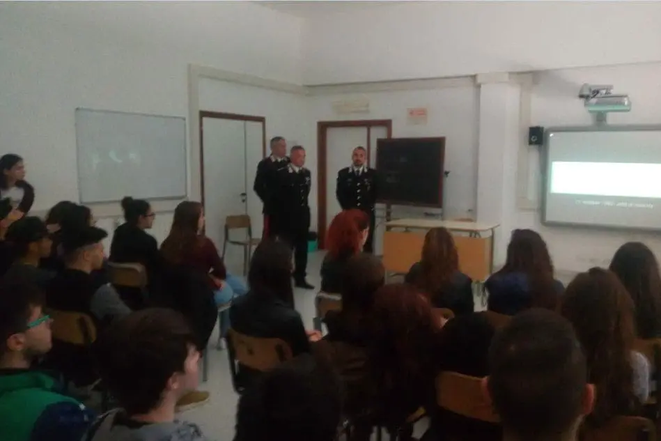 Carabinieri al Liceo scientifico di Muravera