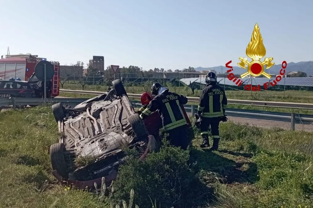 L'incidente ad Assemini (foto Vigili del fuoco)