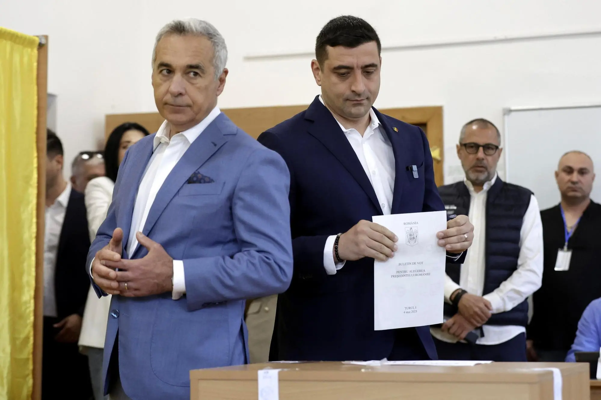 Calin Georgescu e George Simion (Ansa)