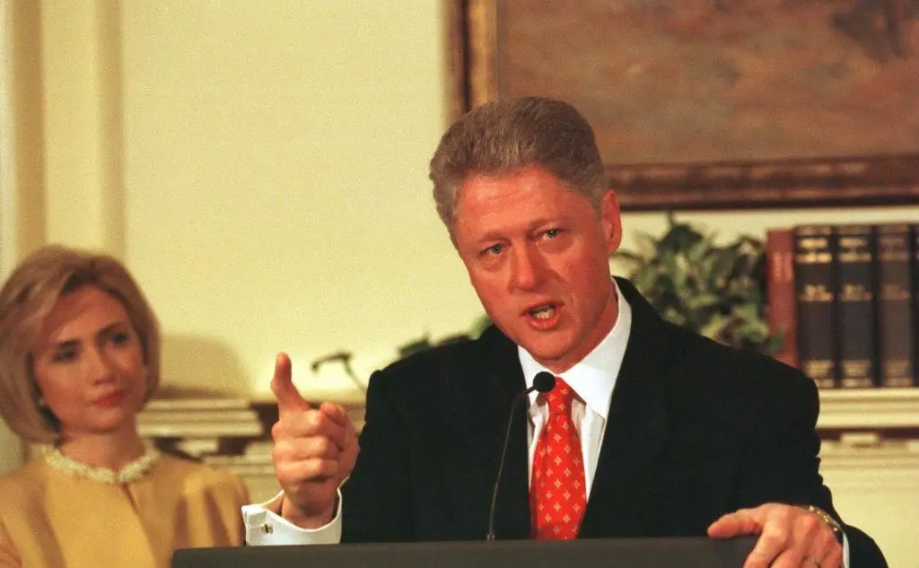 Bill Clinton con la moglie Hillary ai tempi dello scandalo Lewinsky