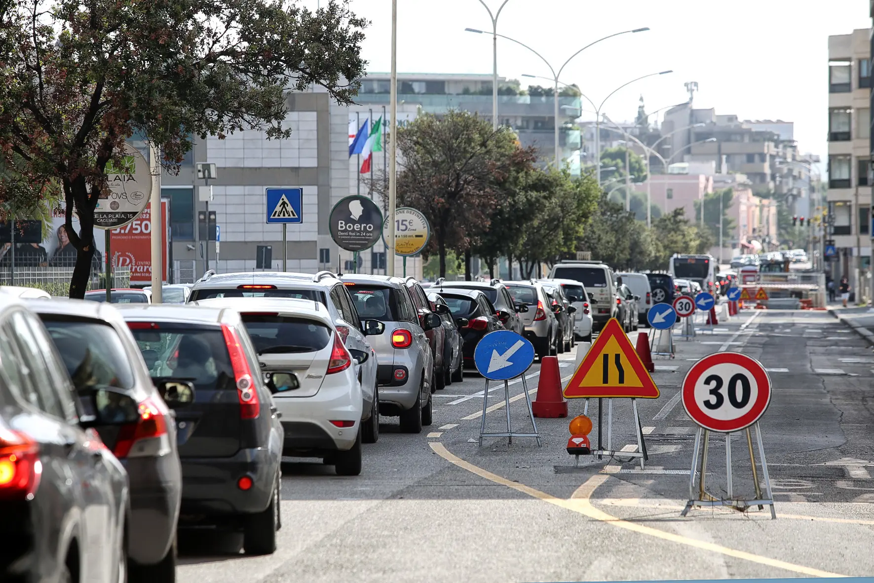 Il traffico in viale Diaz (Foto Giuseppe Ungari)