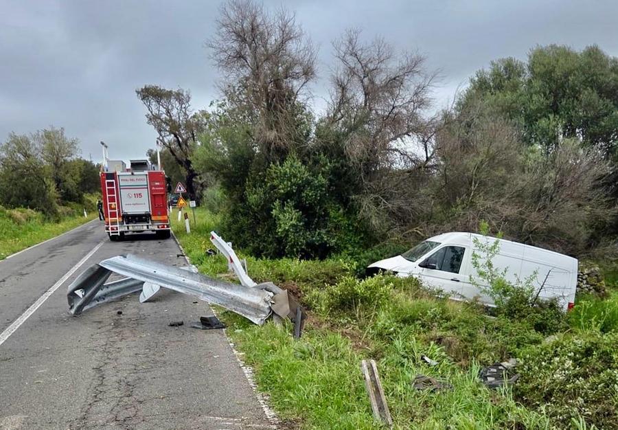 Cuglieri, furgone fuori strada: un ferito grave