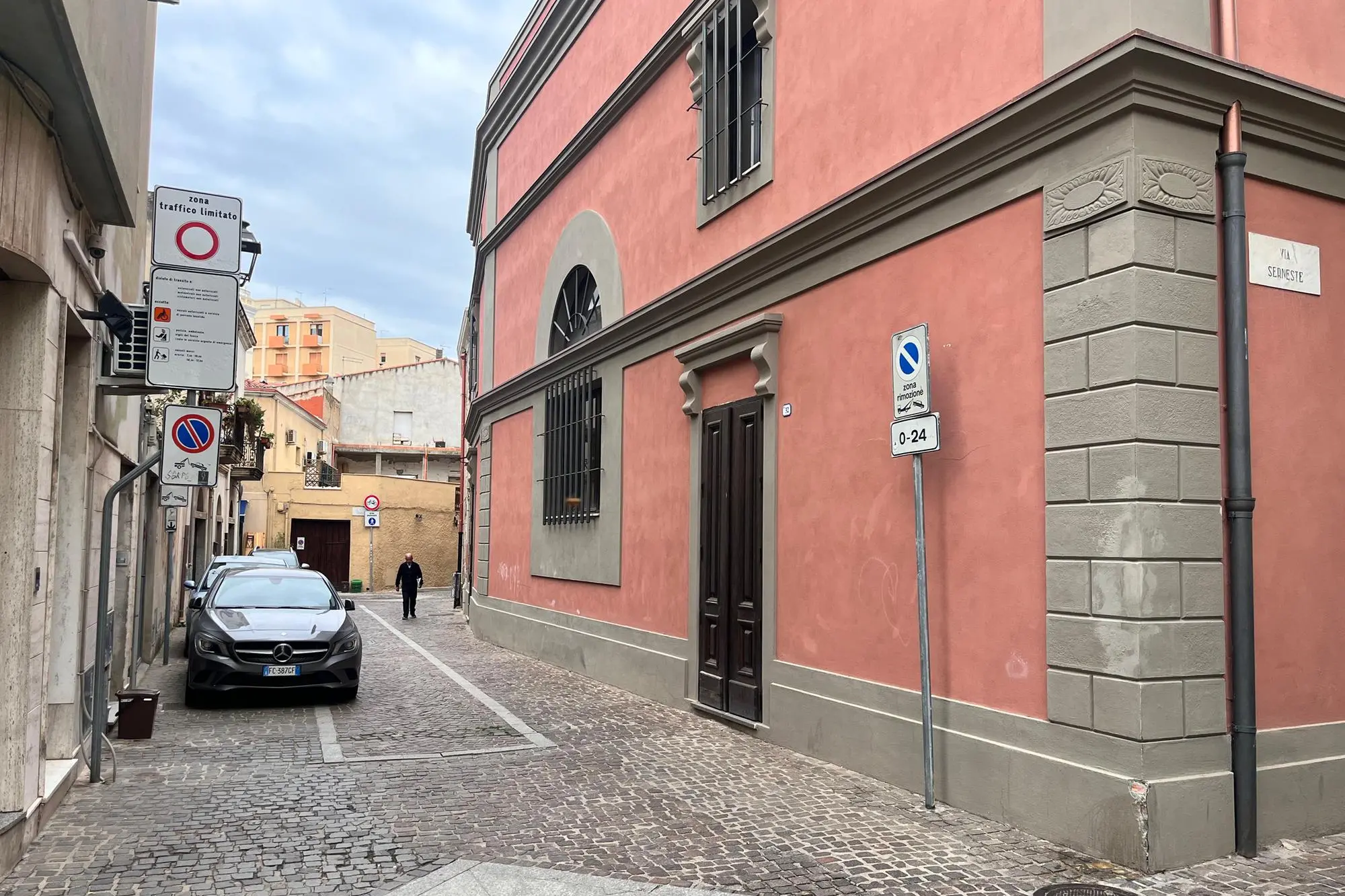 Una via della Zona a traffico limitato di Oristano