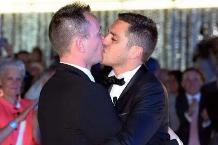 La prima coppia gay che è convolato a nozze in Francia