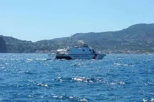 I primi soccorsi nel mare di Ischia