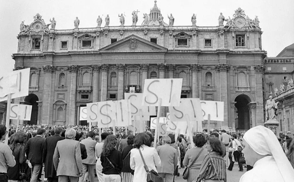 Da un lato la proposta dei Radicali, dall'altro quella del Movimento per la vita