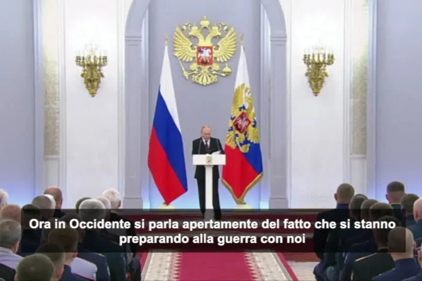 Putin: l'Europa si sta preparando alla guerra con programma di riarmo