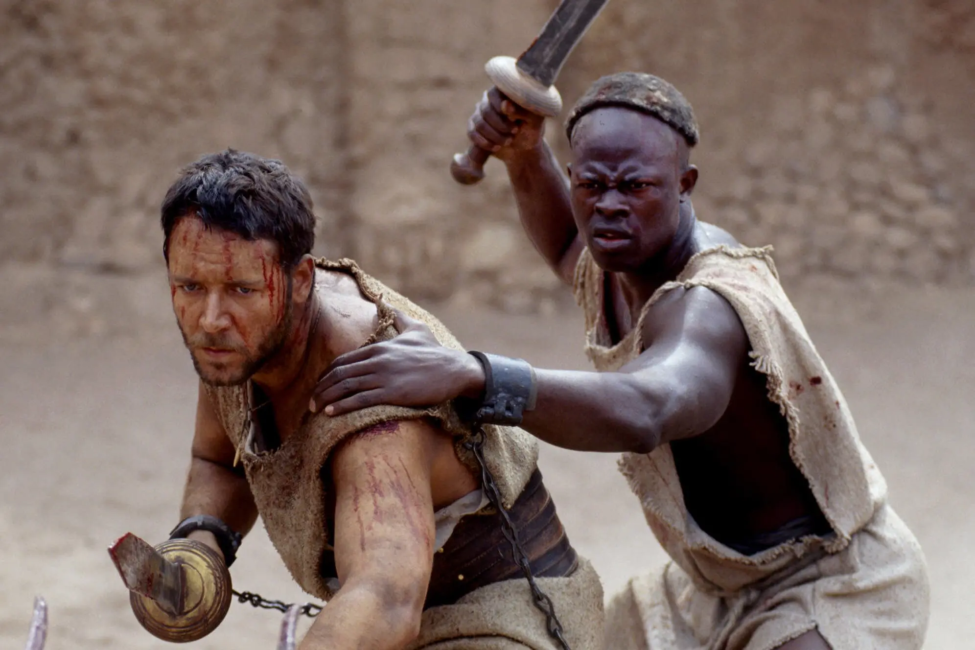 Russell Crowe (a sinistra) in una scena del film del 2000 "Il gladiatore"