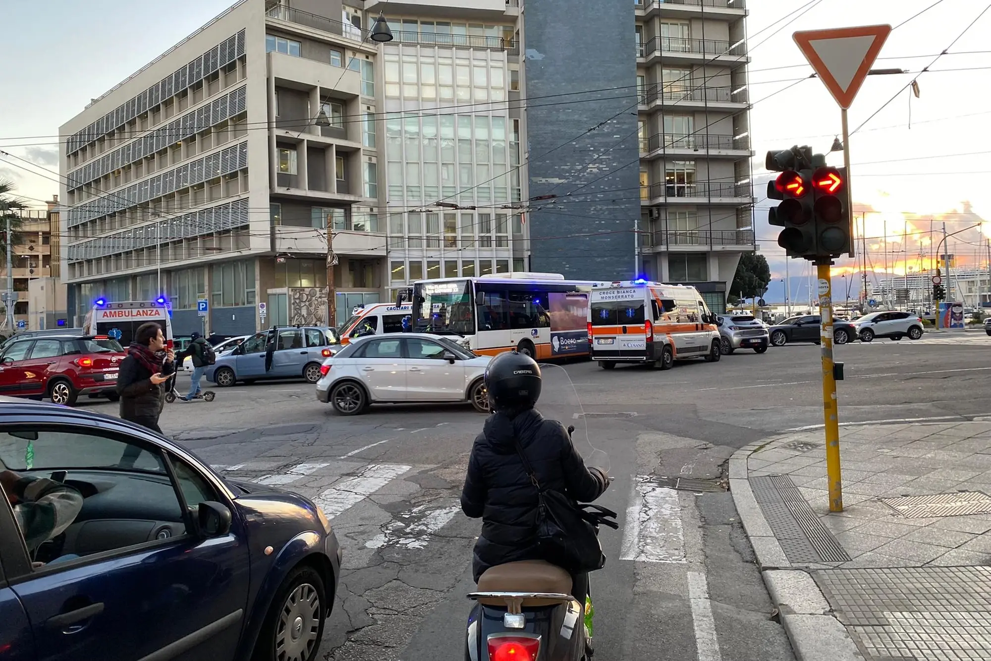 Incidente in piazza Amendola a Cagliari (L'Unione Sarda)