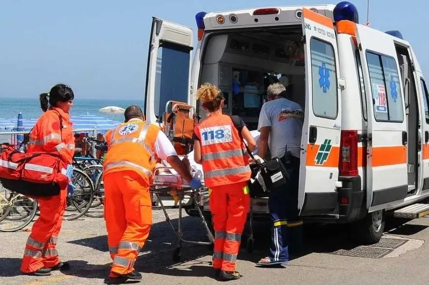 Un'ambulanza in spiaggia