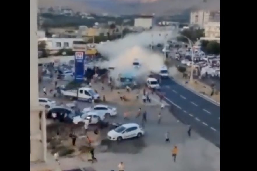 Camion piomba sulla folla: almeno 16 morti in Turchia