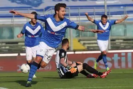 Daniele Dessena con la maglia del Brescia (Ansa)