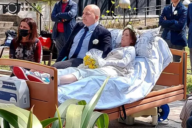 Laura e Andrea il giorno del matrimonio (foto\u00A0ASST Grande Ospedale Metropolitano Niguarda)