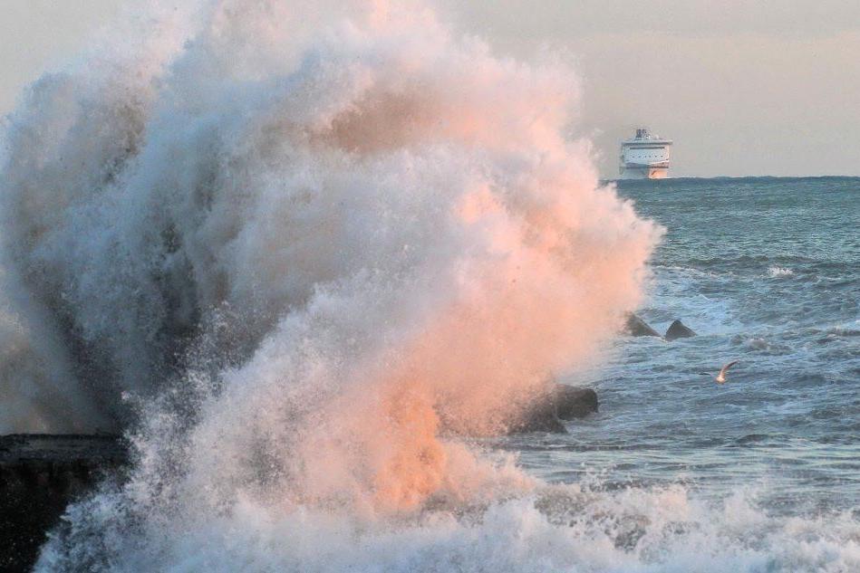 Pioggia, vento e mareggiate: allerta meteo sulla Sardegna