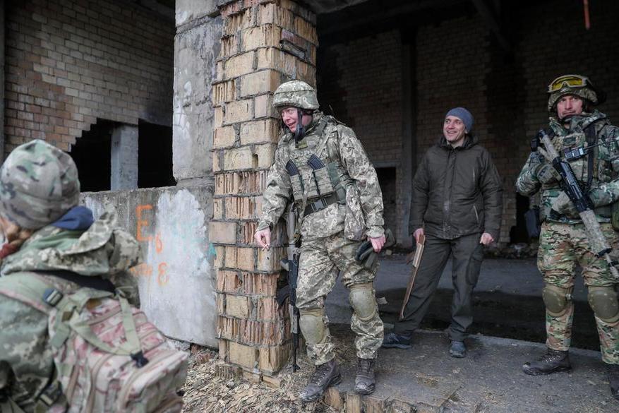 Ucraina, Zelensky: “Noi scudo d’Europa, aiutateci”. Il G7: “Mosca ritiri le truppe”