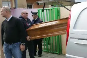 Monastir: uno dei corpi viene portato via