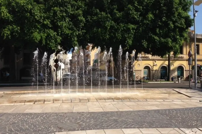 La fontana in piazza Roma (Ansa)