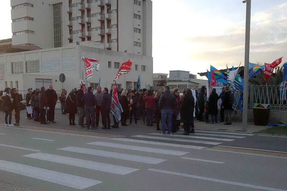 Una manifestazione dei lavoratori Aias a Cagliari (L'Unione Sarda - Farris)