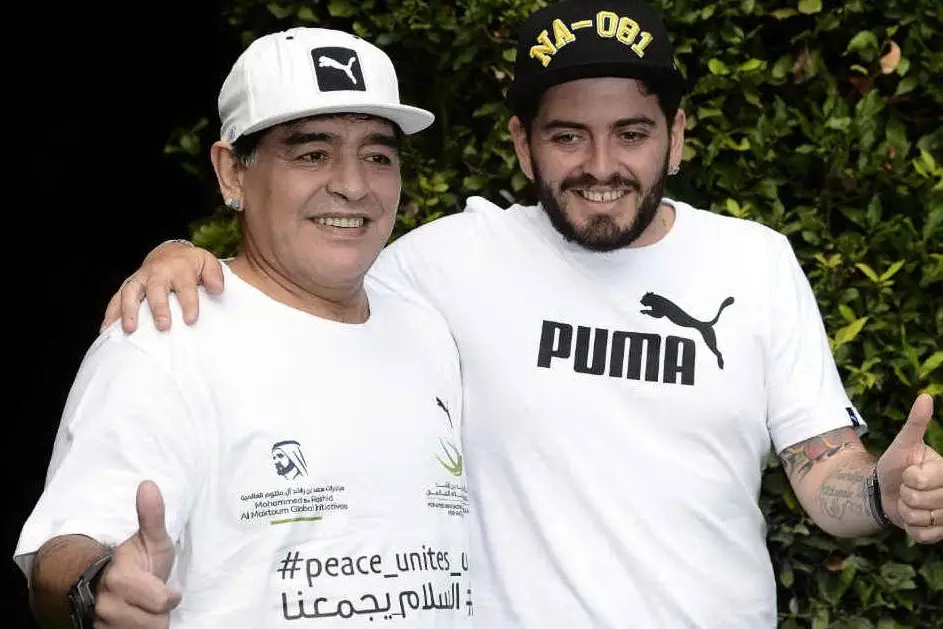 Diego Armando Maradona e il figlio Diego Armando Jr (Ansa)