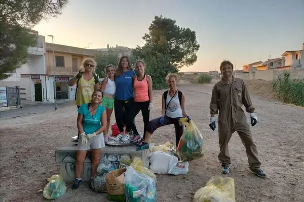Foto di gruppo dopo la pulizia (Foto concessa)