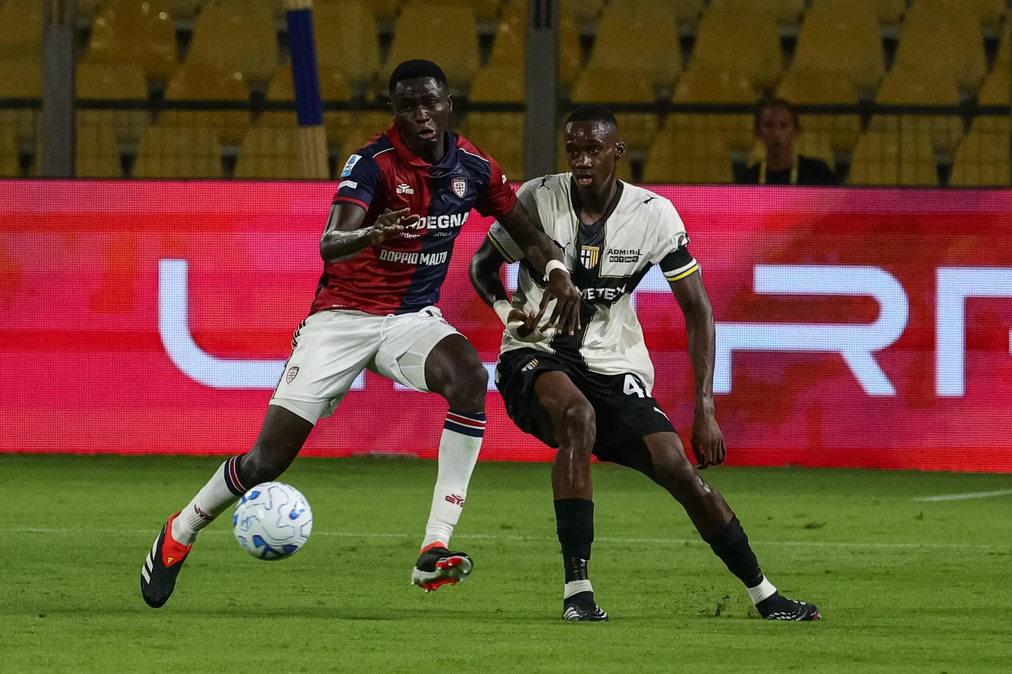 Cagliari-Inter, le probabili formazioni: difesa ridotta al minimo, Mendy in avanti Paul Mendy (a sinistra), attaccante del Cagliari (foto Ansa)