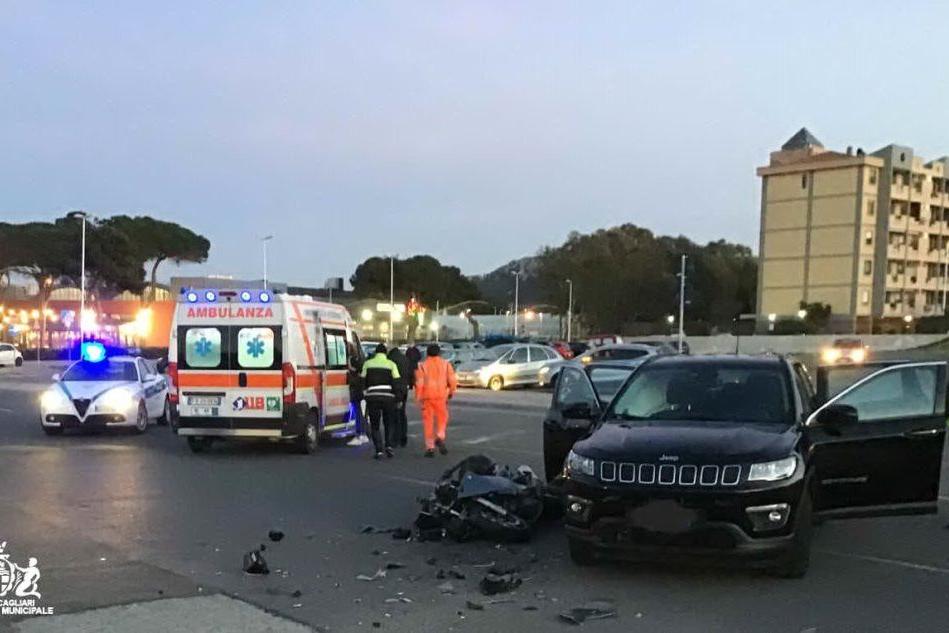 Cagliari, moto contro jeep: 52enne in ospedale
