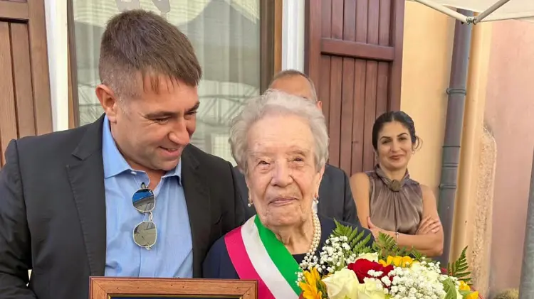 https://immagini.unionesarda.it/version/c:MmZmZTU4YTAtMzI3OS00:NjNkYzI5NmYtNTg4Yi00/image.webp?f=16:9