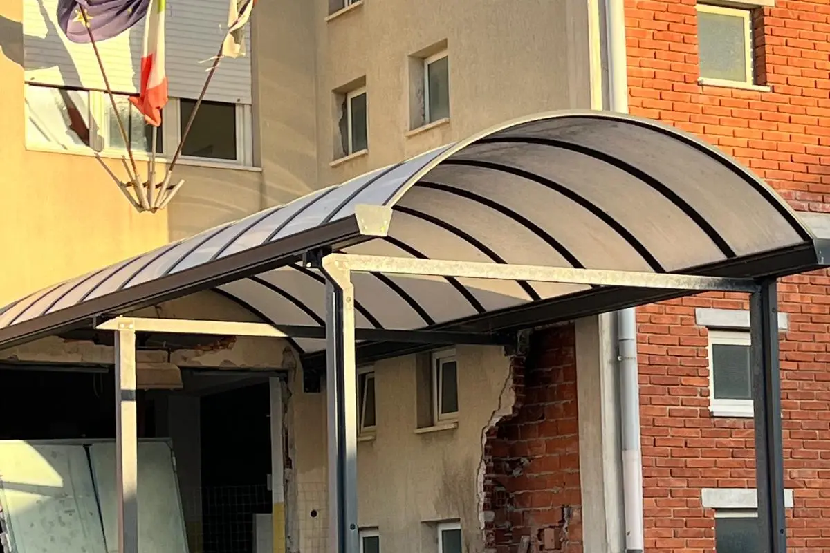 L'ingresso della scuola primaria del Sacro Cuore (foto Guarna)