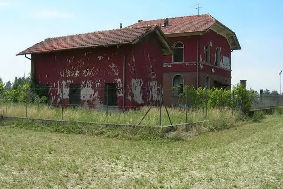 Una casa cantoniera abbandonata
