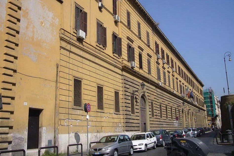 Roma, detenuto aggredisce due agenti penitenziari a Regina Coeli