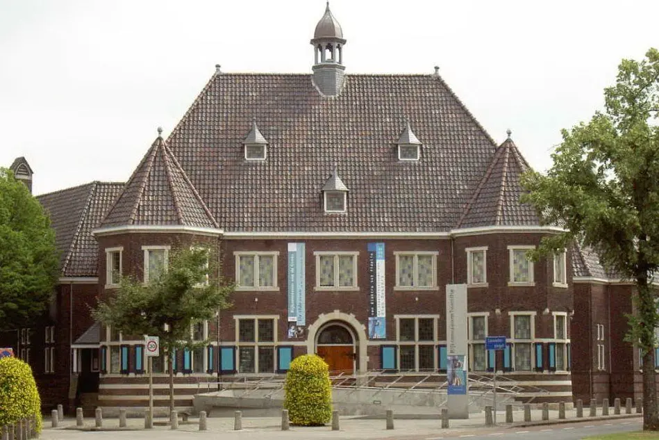 Il municipio di Enschede (fonte Wikipedia)