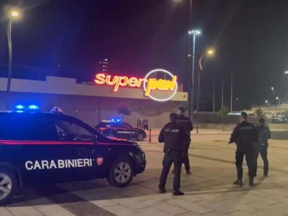 Tentato omicidio a Olbia, i carabinieri sul posto (foto Cc)