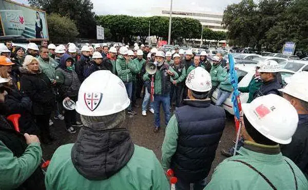 Una manifestazione dei lavoratori Eurallumina (Archivio L'Unione Sarda)