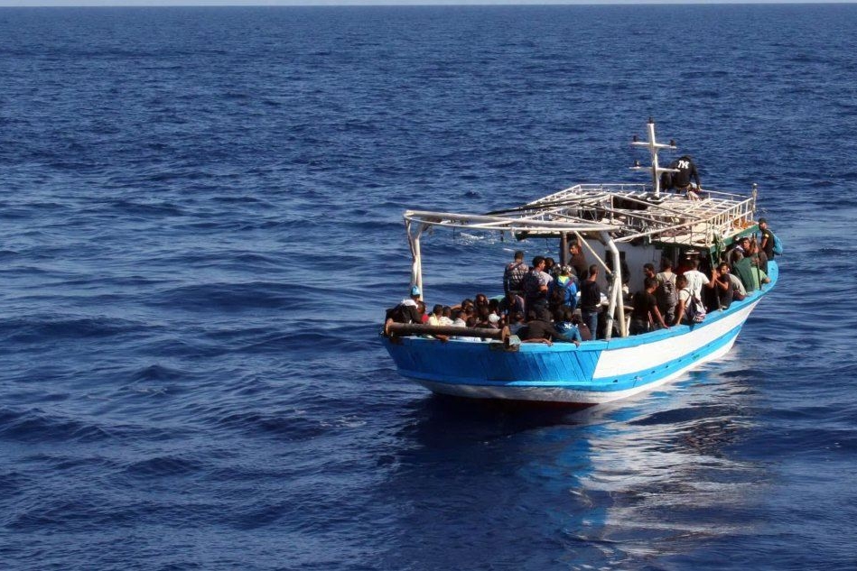 Un'imbarcazione di migranti (Ansa)