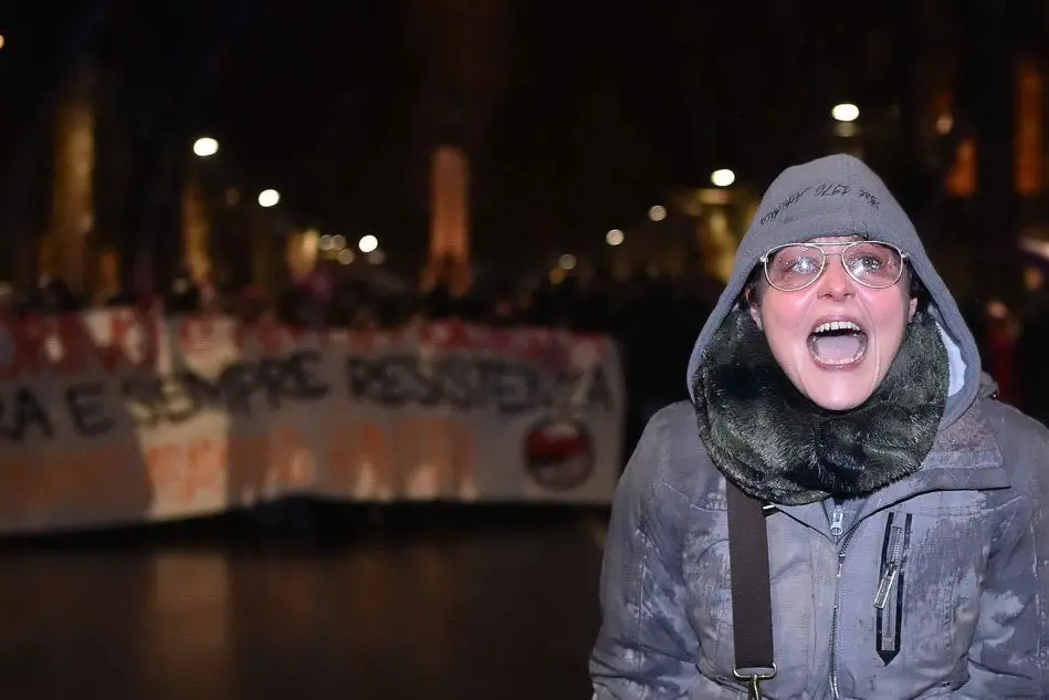 L'insegnante durante il corteo contro Casapound a Torino (Ansa)