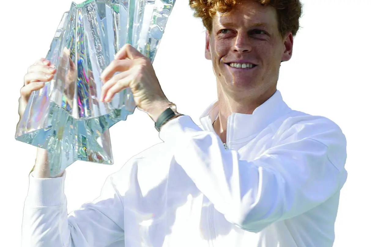 epaselect epa12823749 Jannik Sinner of Italy holds up his trophy after defeating Daniil Medvedev of Russia during the menâ€™s singles finals match on day 12 of the BNP Paribas Open tennis tournament in Indian Wells, California, USA, 15 March 2026. EPA/JOHN G. MABANGLO