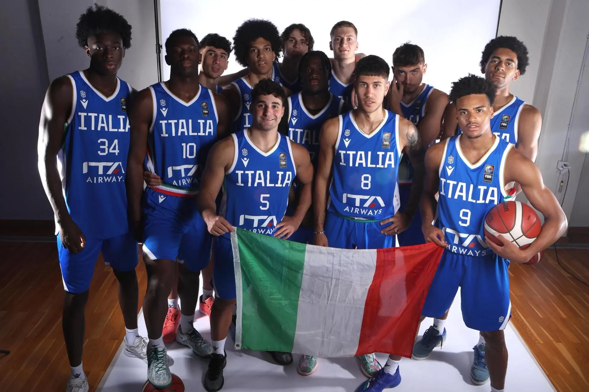 La nazionale Under-20, Trucchetti col numero 5 (foto Italbasket-ONE INCH PRODUCTIONS)