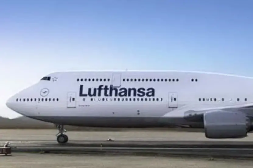 Un volo Lufthansa (archivio L'Unione Sarda)