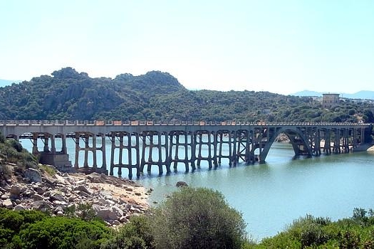 Il ponte "Diana" a Oschiri (foto wikimedia)