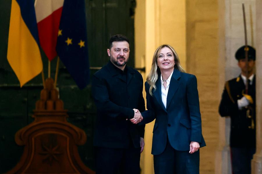 Meloni riceve Zelensky: «Sempre al fianco di Kiev, in gioco anche la sicurezza Ue»