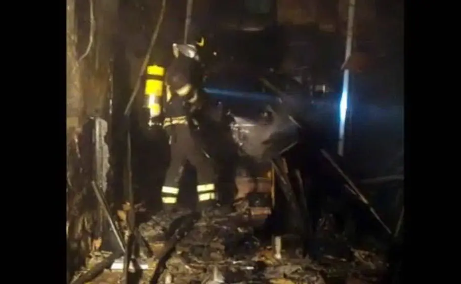 L'interno del locale devastato