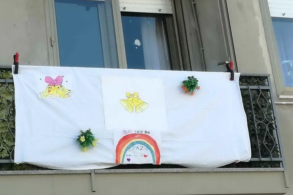 Uno dei lenzuoli appesi a Isili (Foto C.Simbula)