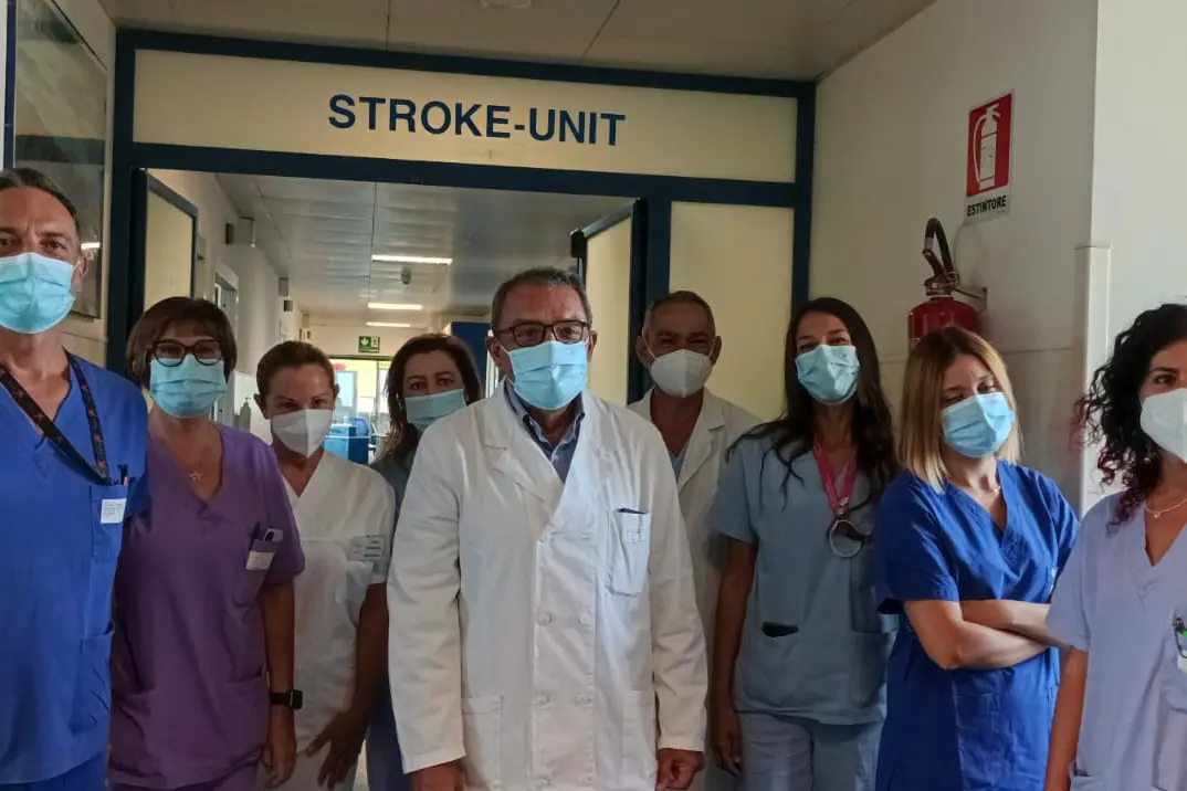 Lo staff della Neurologia del Brotzu (archivio L'Unione Sarda)