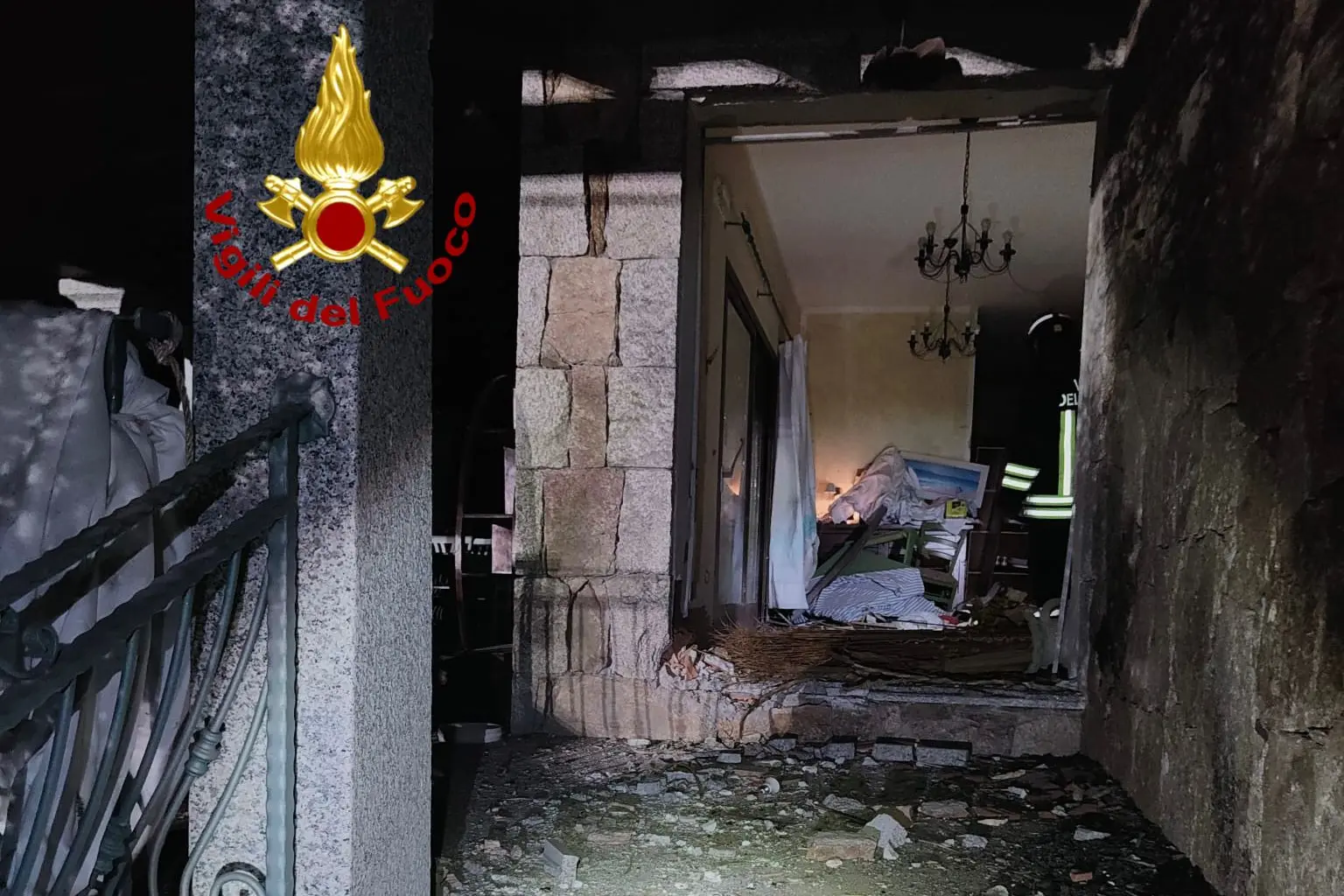 Siniscola, l'espolosione nel villaggio turistico "Sos Appentos" (foto vigili del fuoco)