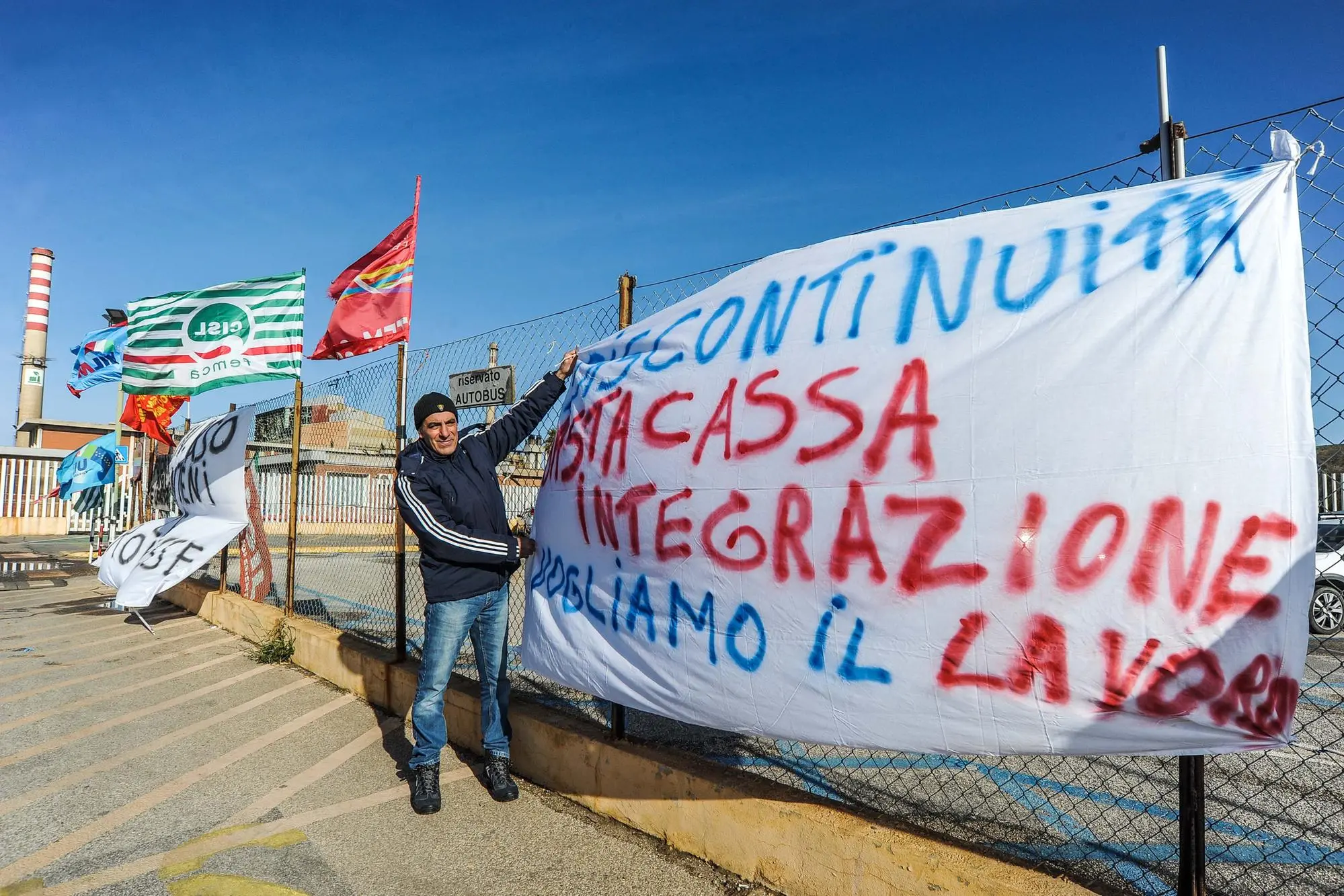 Una protesta dei lavoratori Portovesme (Foto Angelo Cucca)