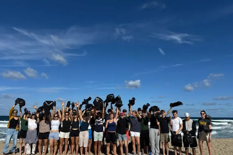 Gli studenti del Gymnasium Münchenstein a Valledoria (foto concessa)