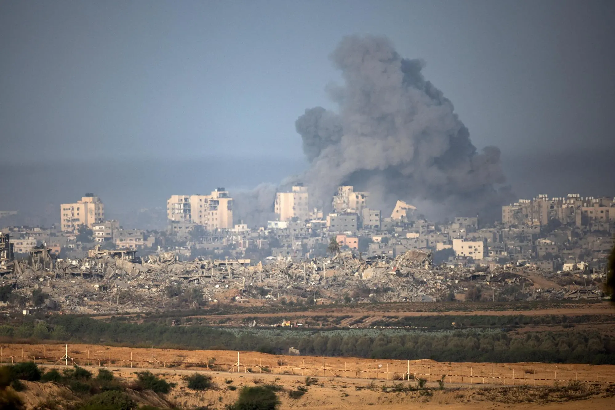 Un attacco sulla Striscia di Gaza (Ansa - Epa)