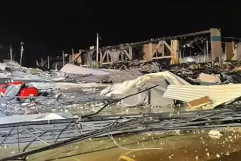 Devastation after the passage of tornadoes (Aska)