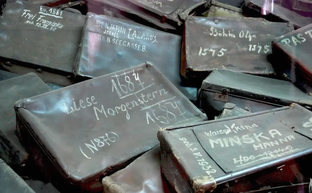 Valigie sottratte ai prigionieri ad Auschwitz (foto da memoriale Auschwitz via Ansa)